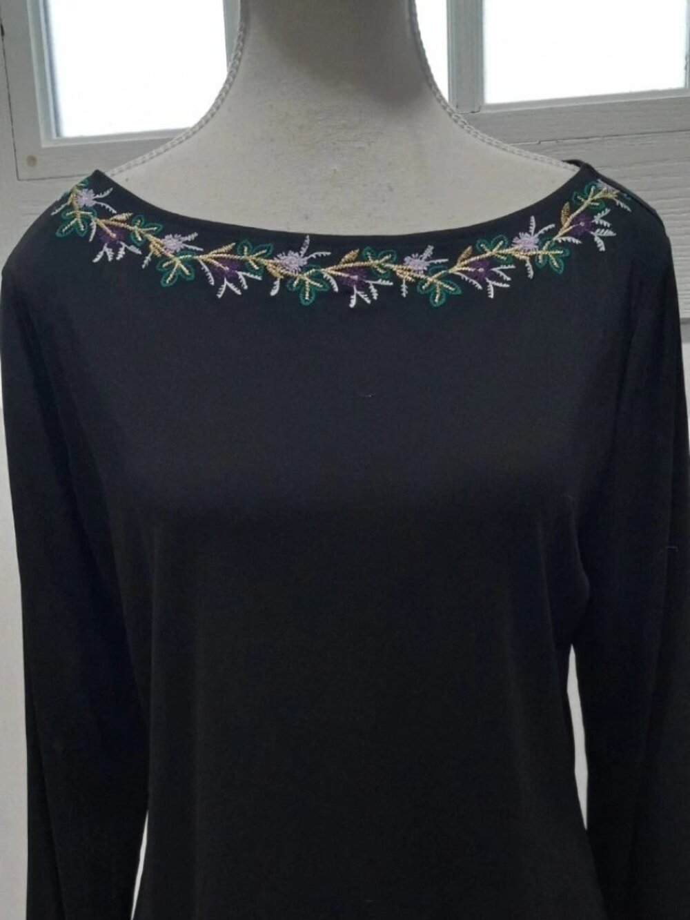 Liz Claiborne Career Women Embroided Top Shirt Size Medium